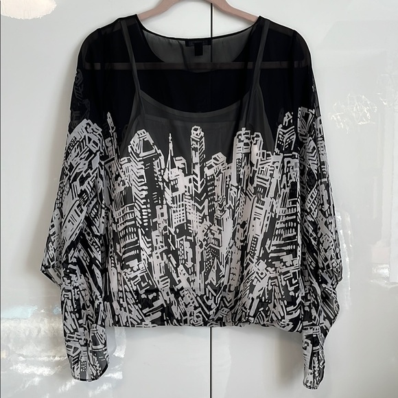 ALFANI NWOT Sheer Black and White City Graphic Flowy Blouse and Tank, Size M - Picture 7 of 11